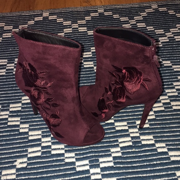 Maroon suede booties - Picture 1 of 3